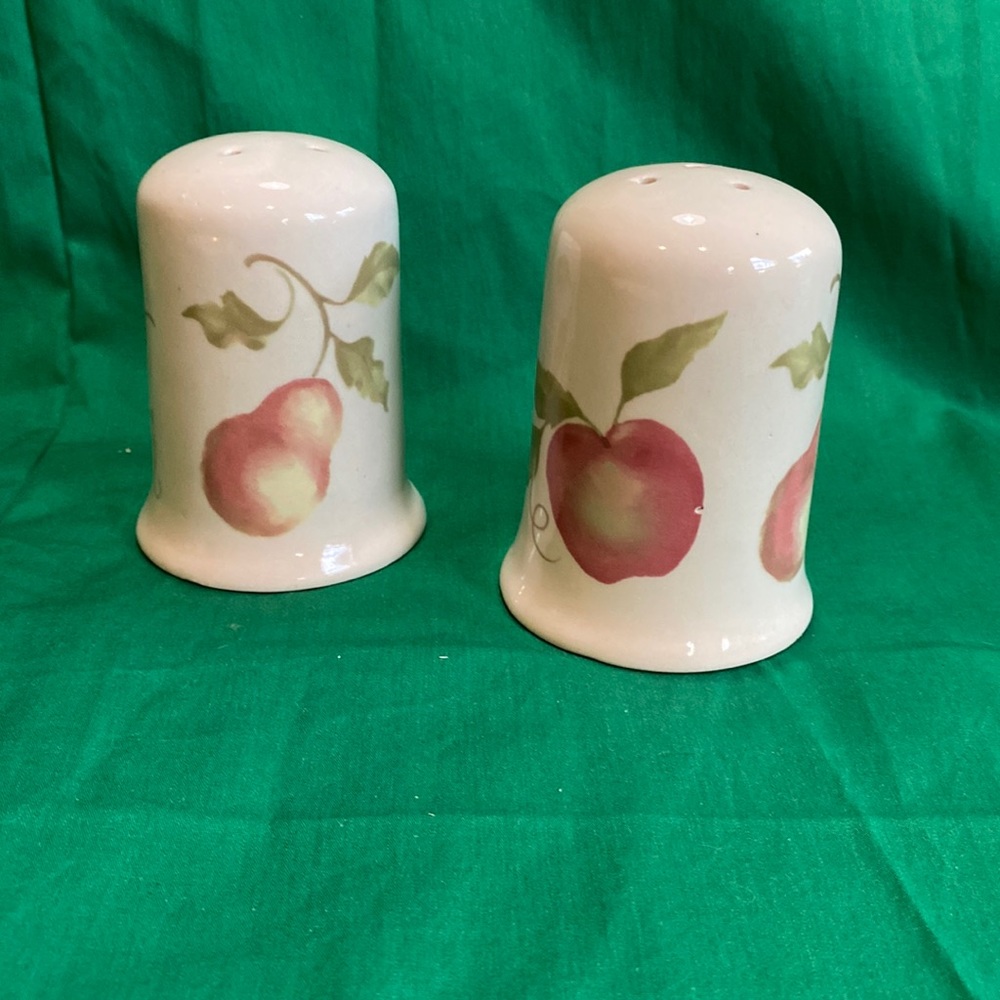 Four star Stoneware Farmhouse Fruit Motif Salt & Pepper
